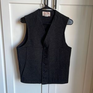 Men’s Filson wool button up vest. Size 38 = M